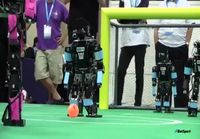 Robotit pelaa futista
