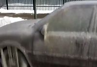 Jäätynyt auto