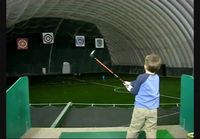 4-vuotias Pelaa Golffia