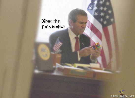 Bush Vs Rubikin kuutio - siinä presidentille pähkinä purtavana