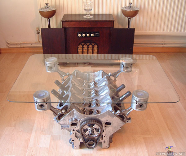 Enginetable - Jos et keksi parempaa käyttöä Roverin V8 moottorille... :P