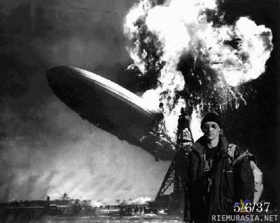 Turistimme jälleen vaikeuksissa... - Tällä kertaa miehemme on joutunut Hindenburgin onnettomuuteen. Eiköhän tämä ratkaise jo WTC-kuvankin
