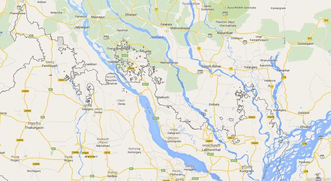 Intian ja Bangladeshin raja - Intialla on 106 eksklaavia Bangladeshin sisällä, joista kolme sijaitsee Intian sisällä sijaitsevien Bangladeshin eksklaavien sisällä. Bangladeshilla puolestaan on 92 eksklaavia Intian sisällä. Näistä eksklaaveista 21 sijaitsee Bangladeshin sisällä sijaitsevien Intian eksklaavien sisällä. Intian eksklaaveista suurimman sisällä sijaitsee Bangladeshin eksklaavi ja sen sisällä vielä yksi Intian eksklaavi.