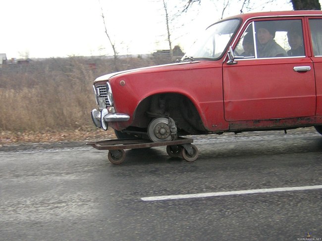 Rengas hukassa - Venäjällä renkaan puuttuminen autosta on vain pieni hidaste, ei este.