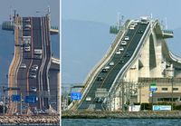 Vuoristoratamainen silta japanissa
