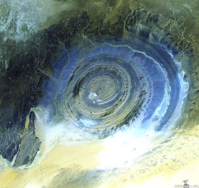 The eye of the Sahara - 40 km leveä &quot;muodostelma&quot; Saharan autiomaassa, ilmeisesti asteroidin aiheuttama