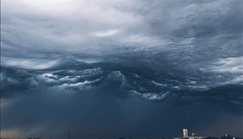 Timelapse aaltoilevista myrskypilvistä - Aaltoilevia pilviä kuvattuna pitkällä aikavälillä