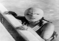 Uintimaski  vuodelta 1928