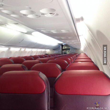 Yksin kyydissä - ei tainnu enää kukaan tulla Malaysia Airlinesin kyytiin