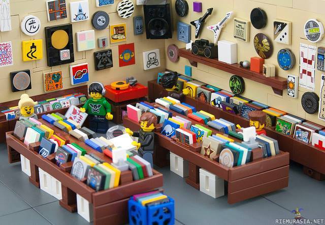 Lego record store - Hieno on