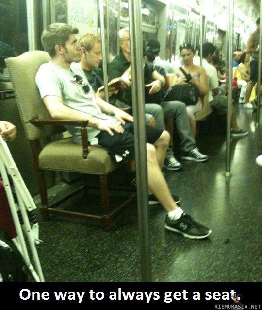 Taatusti vapaa istumapaikka - Kantaa oman tuolin mukanaan metroon niin ainakin saa istumapaikan