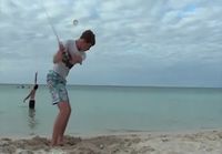 Golfpallolla lautanen rikki