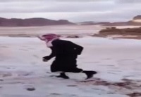 Arabi iloitsee lumesta