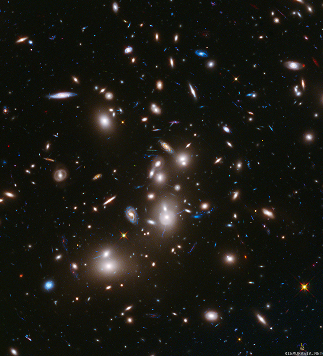Hubble taas vauhdissa - Syvin mistään galaksijoukosta koskaan saatu kuva.