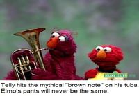 Elmo kokee mystisen ruskean nuotin