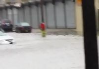 Pyörällä tulvavedessä hurrikaani Sandyn aikana