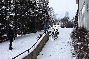 Kuinka kulkea portaita pitkin talvella - Erittäin helppo ja varma tapa välttää liukastuminen lumisilla portailla
