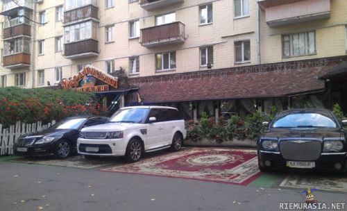 Parkkipaikat Venäjällä - Aitoa Venäläistä parkkipaikkaa tässä