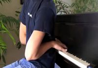 Pianolla väärinpäin soittamista