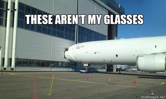 These arent my glasses - Sillä välin Helsinki-Vantaan lentokentällä