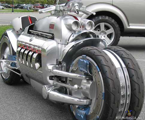 Dodge Tomahawk - Moottoripyörään siirretty Dodge Viperin moottori... 500 heppaa ja kulkee noin 500km/h.... on niin paljon tehoja ettei sillä saa ajaa edes julkisilla teillä ja maksaakin $550,000...siinä teille moottoripyörää!