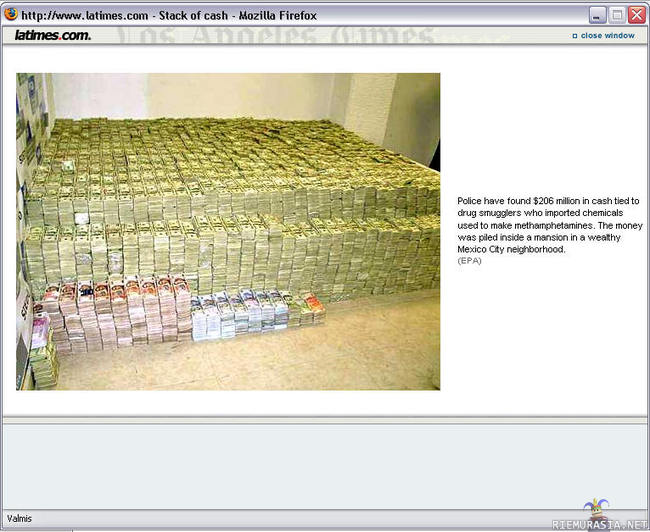 stack of cash - Koskaan miettinyt miltä näyttää 206 miljoonaa dollaria käteisenä?