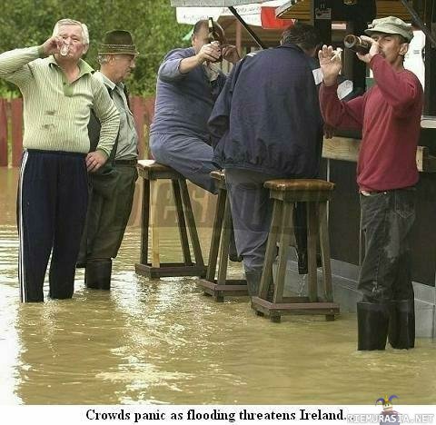 Panic In Ireland - Crowds panic as Floods threaten Ireland. Keep these people in your thoughts and prayers!!