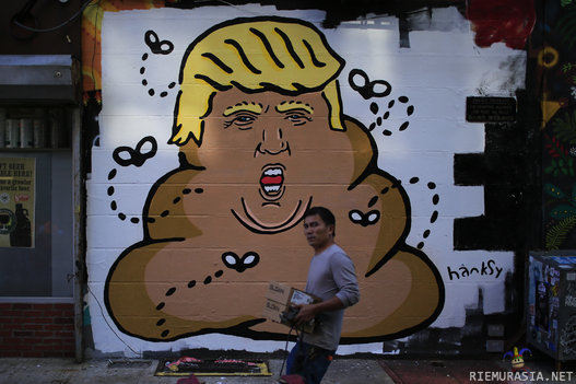Donald Trump katutaidetta - NEW YORK, NY - AUGUST 28: An Anti-Donald Trump mural painted on a building is seen in Lower Manhattan on August 28, 2015 in New York City. Trump is leading the Republican presidential field in most polls.