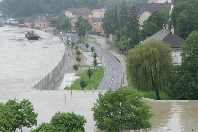 Itävalta tulvii - Vallit ihan syystä paikallaan