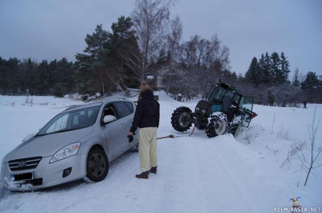 Fail - 1. Ajo auto ojaan2. Pyydä naapurin isäntä apuun3. Aja naapurin traktori ojaan.