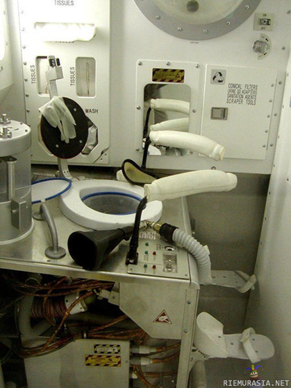 WC avaruus-aluksessa