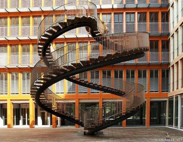 Maailman hyödyllisimmät portaat? - jonkinsortin &quot;taidetta&quot;?