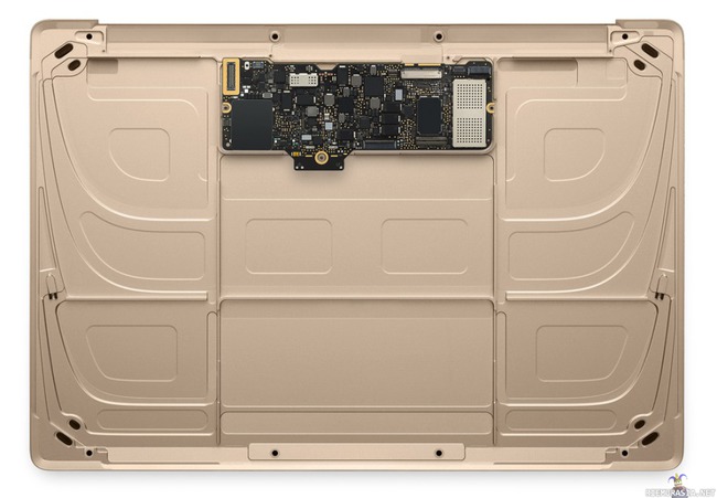 Miltä 1300 euron MacBook Air näyttää sisältä - Apple, kun haluat maksaa Raspberry Pi:stä 1300 euroa. Mukana kaikki herkut tasohiirestä akkuun. 