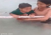 Lapsi meinaa hukkua