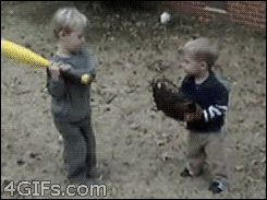 Pikkukersat pelailee baseball-nyrkkeilyä - Hieman vanhempana kokeilevat sitten ampumapainia