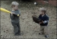Pikkukersat pelailee baseball-nyrkkeilyä