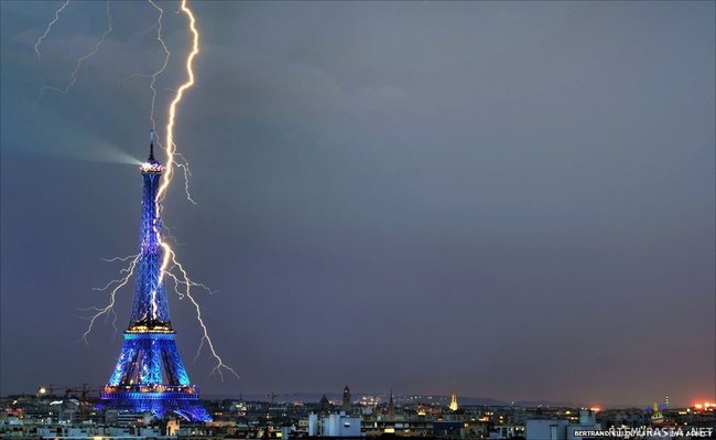 Salama iskee Eiffelin torniin