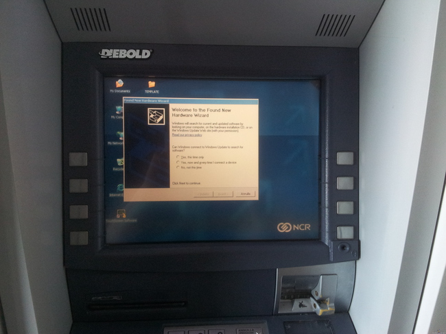 Pankkiautomaatti on löytänyt uuden laitteen - Pankkiautomaatti sekoilee