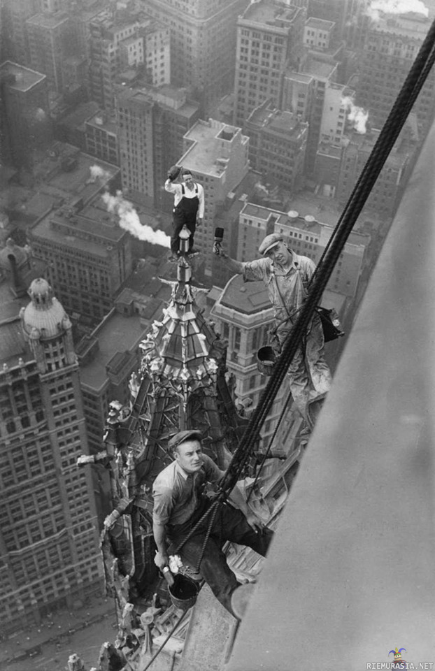 Pilvenpiirtäjiä rakentamassa - New York 1926 -Woolworth building