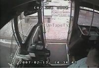 Bussikuski pelastaa lapsen