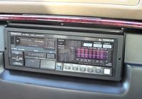 Edistyksellinen auton kasettisoitin vuodelta 1988