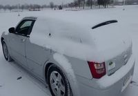 Lumien poisto auton päältä