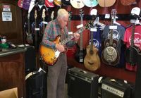 Bob Wood, 80-vuotias kitarataituri