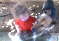 Lapsi ja koira juomassa
