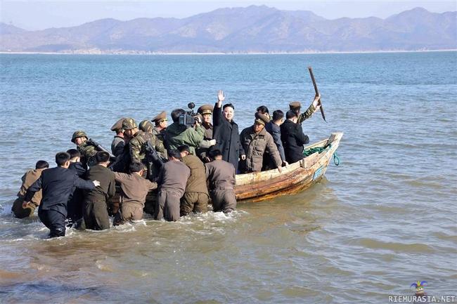 Pohjois Korean laivasto - Vapiskaa länsimaat!