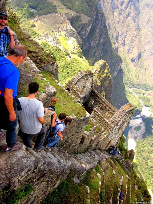 Korkeanpaikan kammoa Machu Picchulla - mukavan oloiset portaat