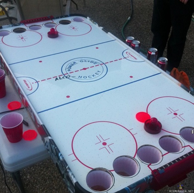 Alcohockey - Kanadalaisten versio Beer-pongista