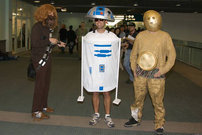 Star wars cosplay - Chewbacca ja droidit siellä tykittää menemään