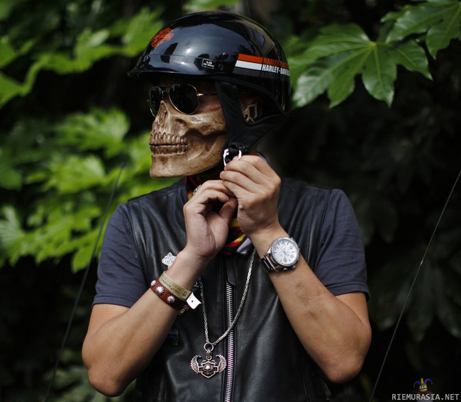 Maski - Kiva moottoripyöräilijän maski. Varmaan hauska kun tulee vastaan