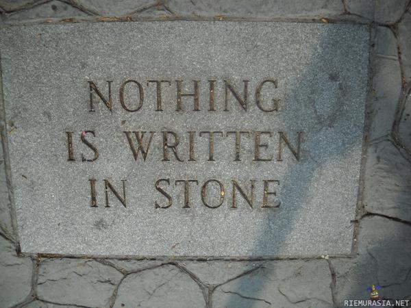 Mikään ei ole kiveen kirjoitettua?